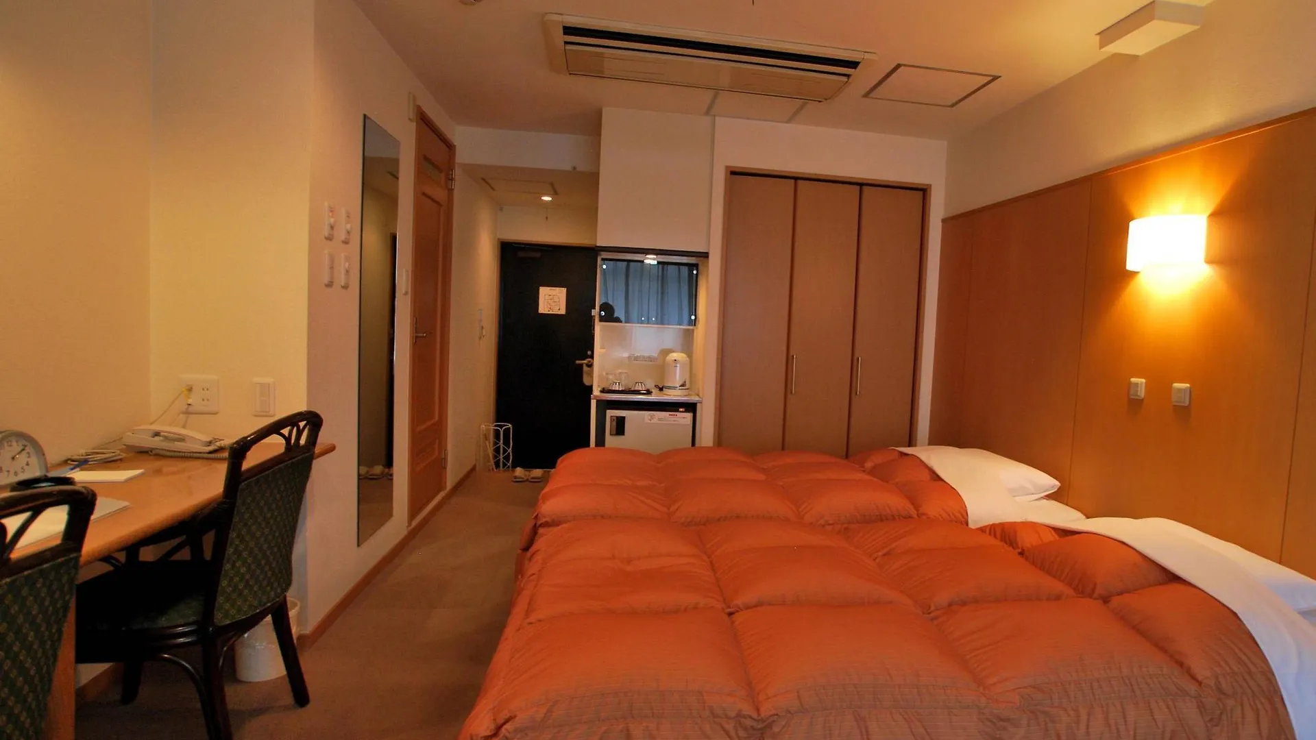 坝镇乐博提润酒店 大阪 2*,